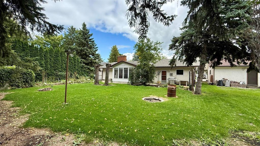 Photo 2 of 108 Greenwood Street, Steinbach MB