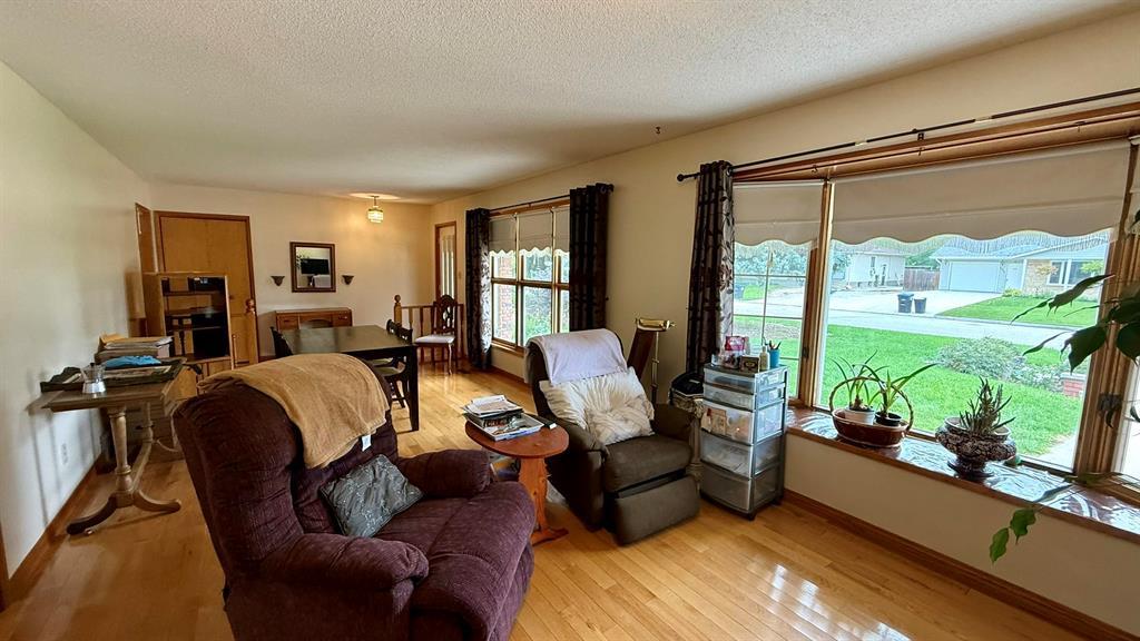 Photo 12 of 108 Greenwood Street, Steinbach MB