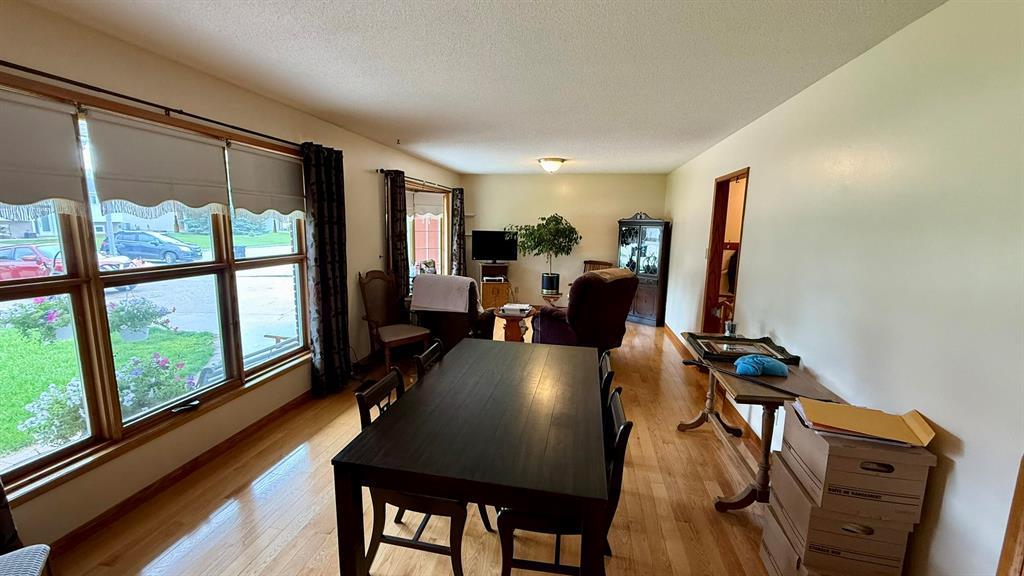 Photo 13 of 108 Greenwood Street, Steinbach MB