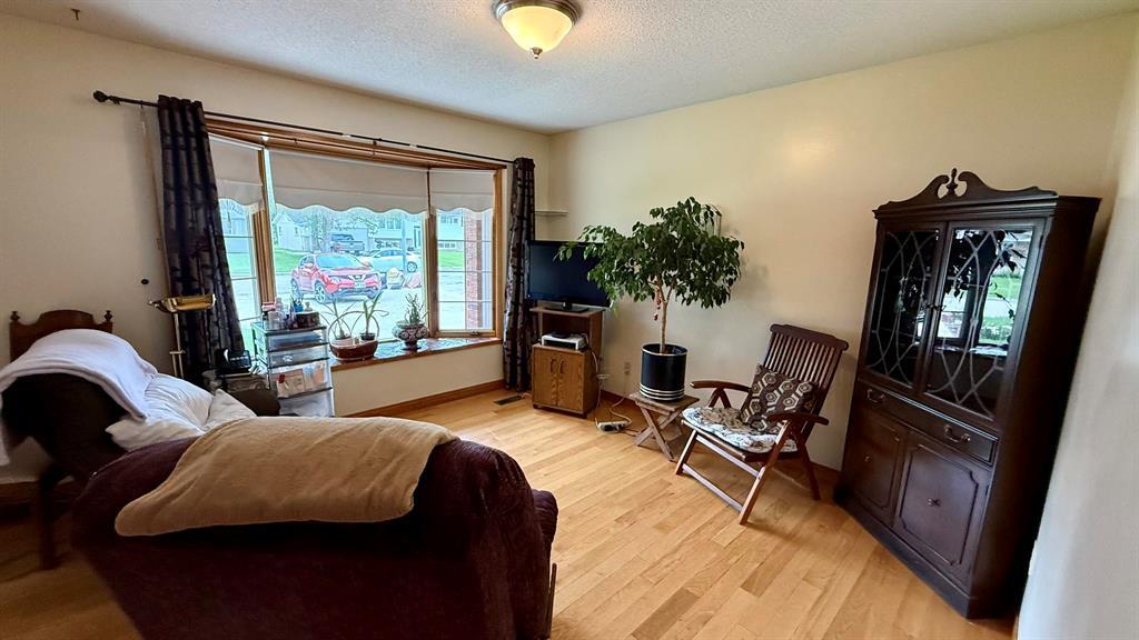 Photo 14 of 108 Greenwood Street, Steinbach MB