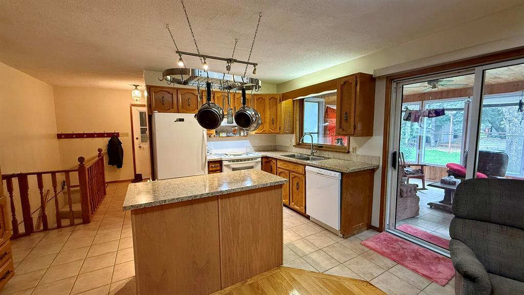 Photo 10 of 108 Greenwood Street, Steinbach MB