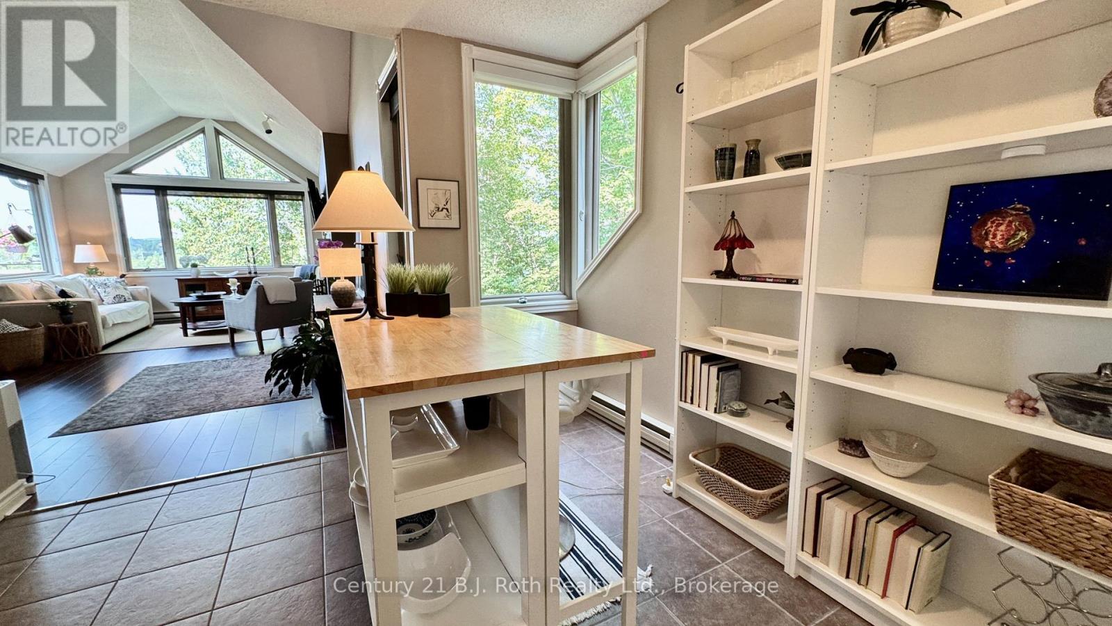 Photo 10 of 331 Grandview Hilltop Drive, Huntsville ON