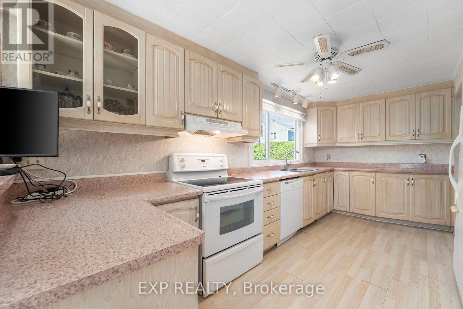 Photo 11 of 45 Westwind Circle, Georgina ON