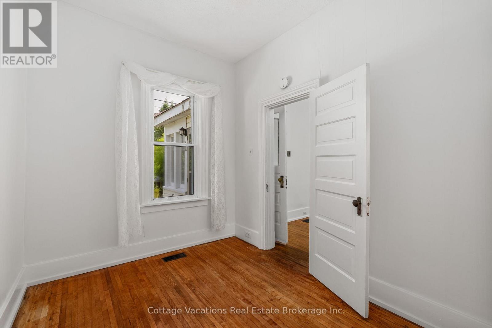 Photo 20 of 1 Duncan Street E, Huntsville ON