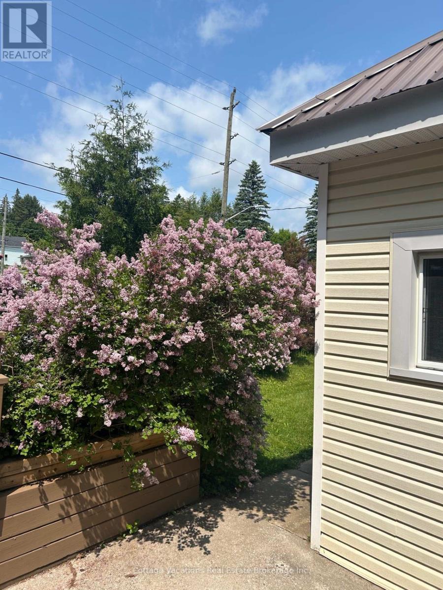 Photo 41 of 1 Duncan Street E, Huntsville ON