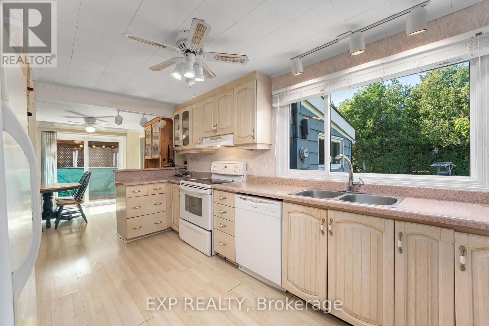 Photo 12 of 45 Westwind Circle, Georgina ON