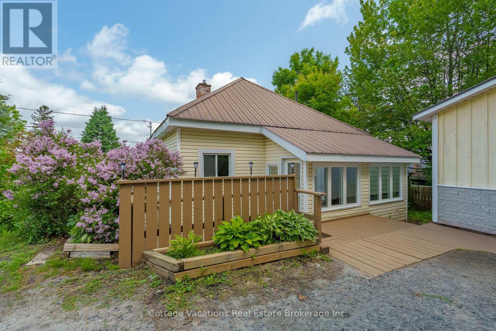 Photo 26 of 1 Duncan Street E, Huntsville ON