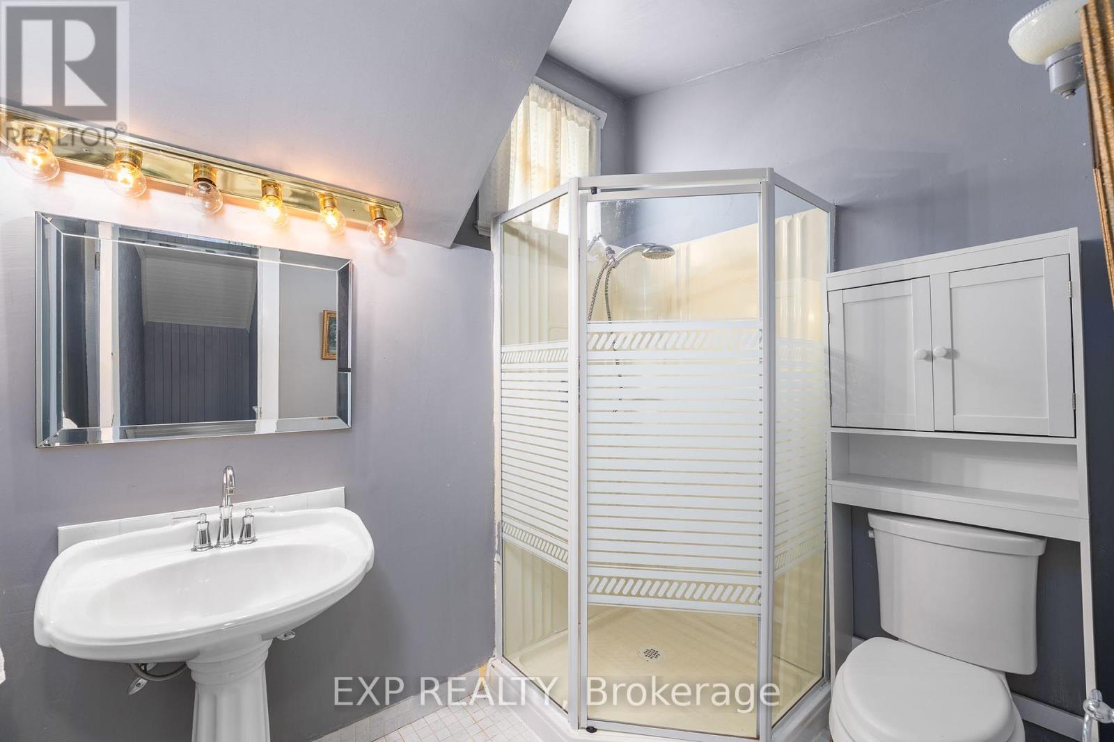 Photo 32 of 45 Westwind Circle, Georgina ON