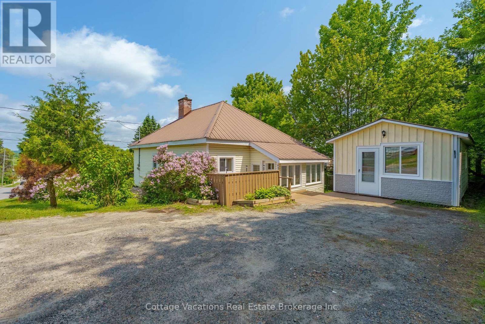 Photo 27 of 1 Duncan Street E, Huntsville ON