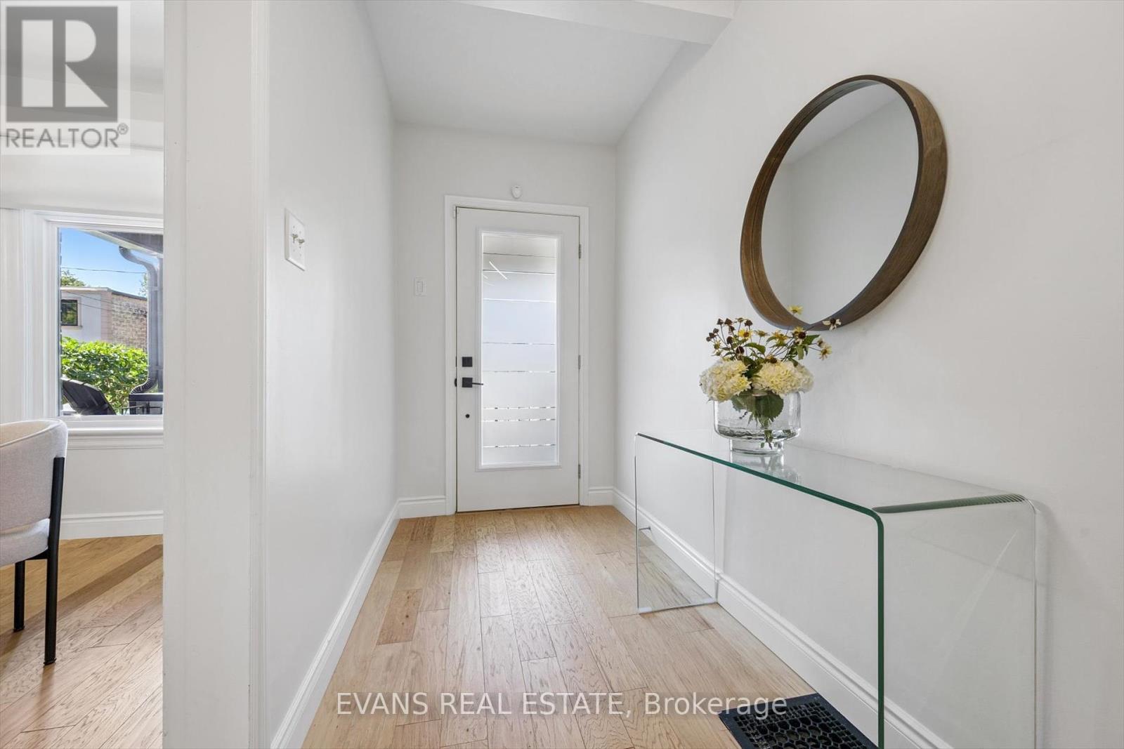 Photo 3 of 25 Uxbridge Avenue, Toronto ON