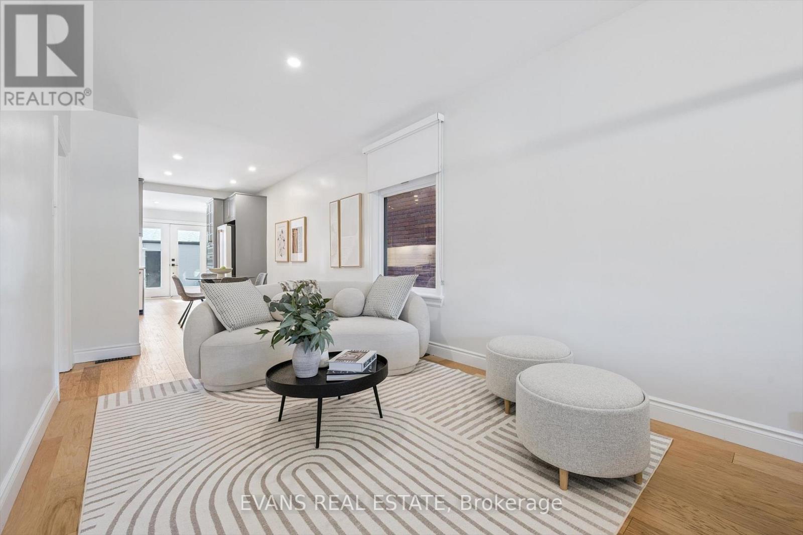 Photo 5 of 25 Uxbridge Avenue, Toronto ON