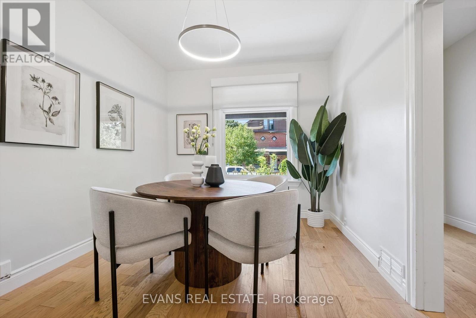 Photo 4 of 25 Uxbridge Avenue, Toronto ON