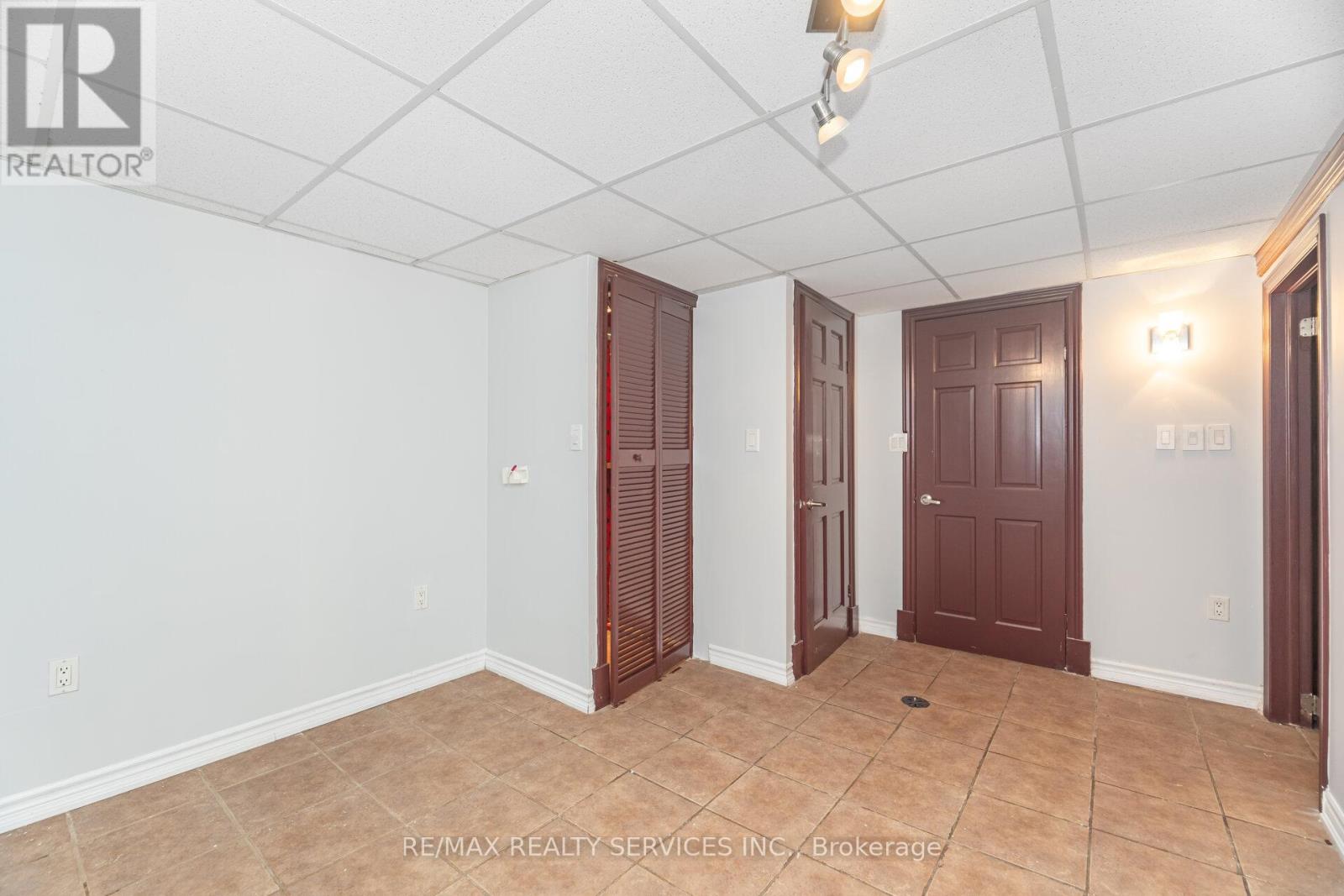 Photo 45 of 28 Homeland Court, Brampton ON