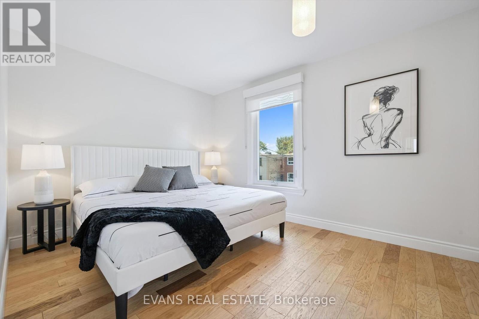 Photo 12 of 25 Uxbridge Avenue, Toronto ON