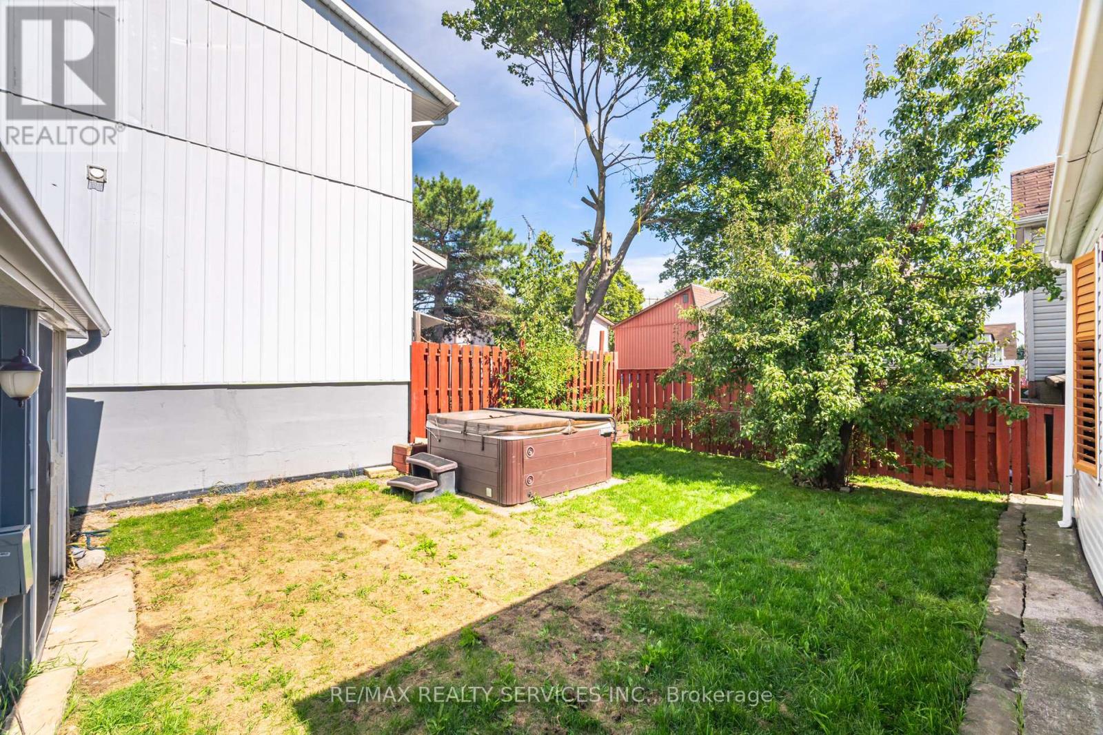 Photo 49 of 28 Homeland Court, Brampton ON