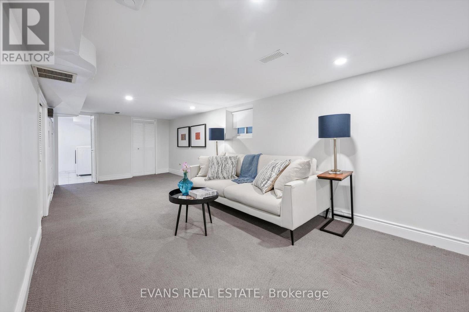 Photo 16 of 25 Uxbridge Avenue, Toronto ON