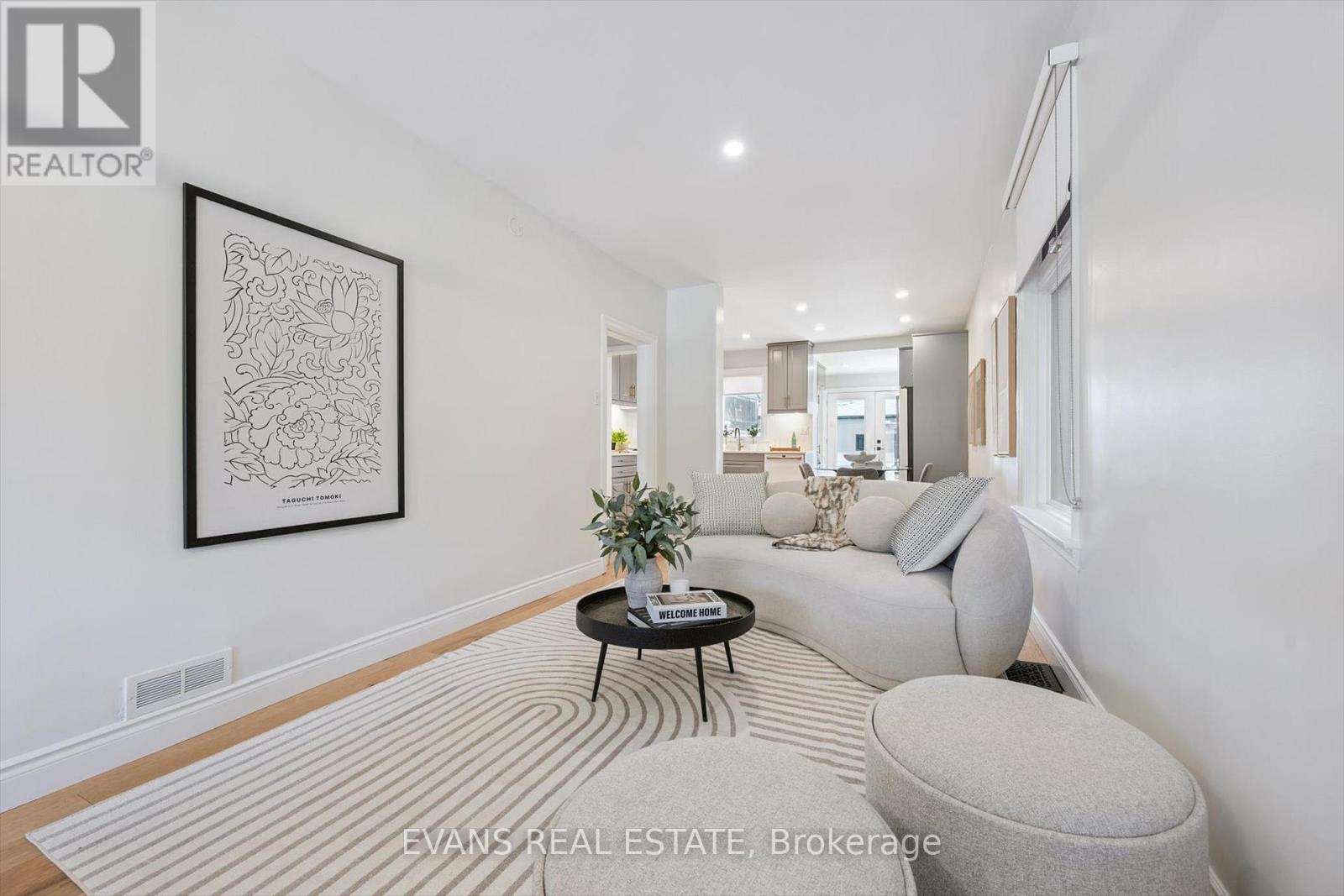 Photo 6 of 25 Uxbridge Avenue, Toronto ON