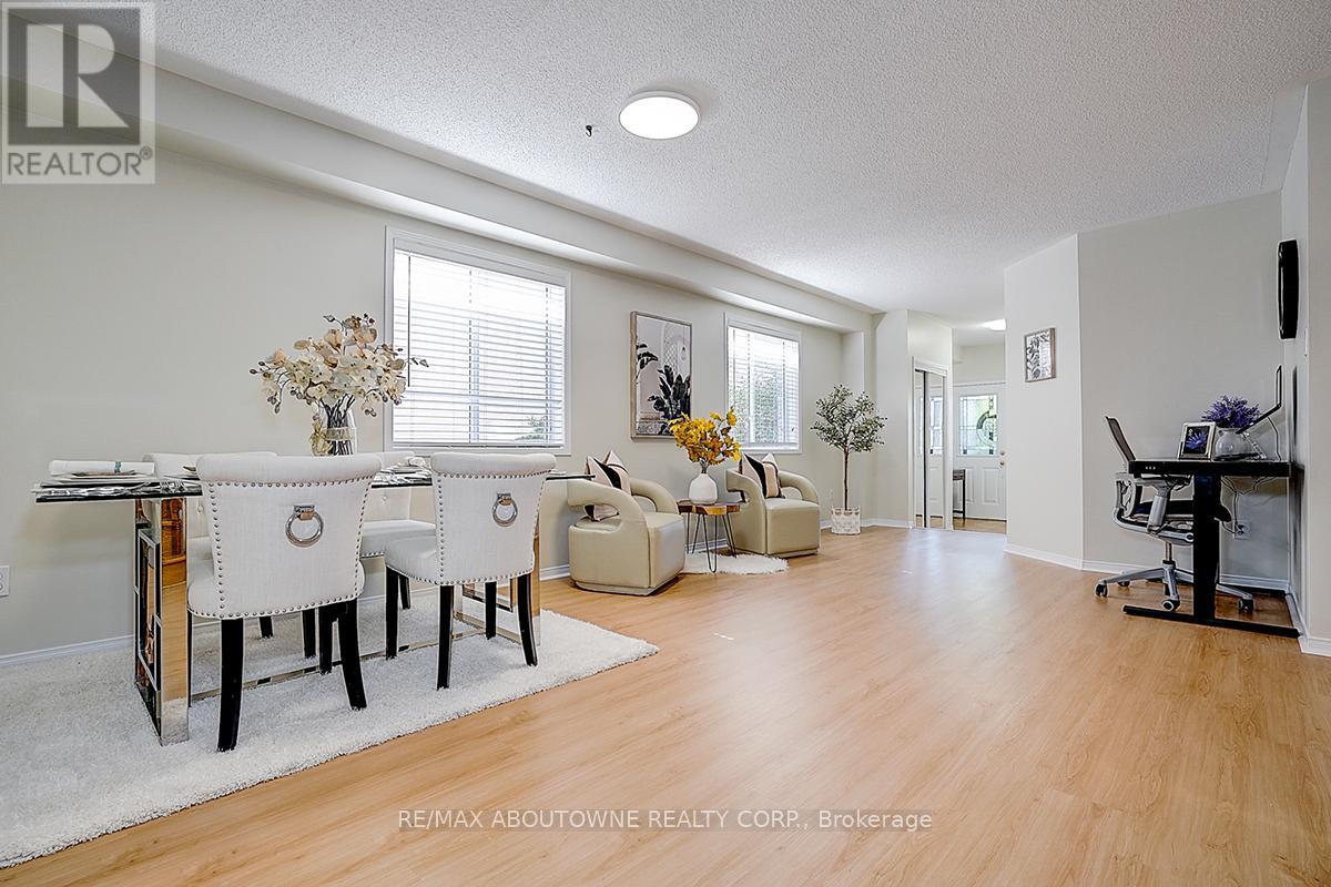 Photo 11 of 5575 Margarita Crescent, Mississauga ON