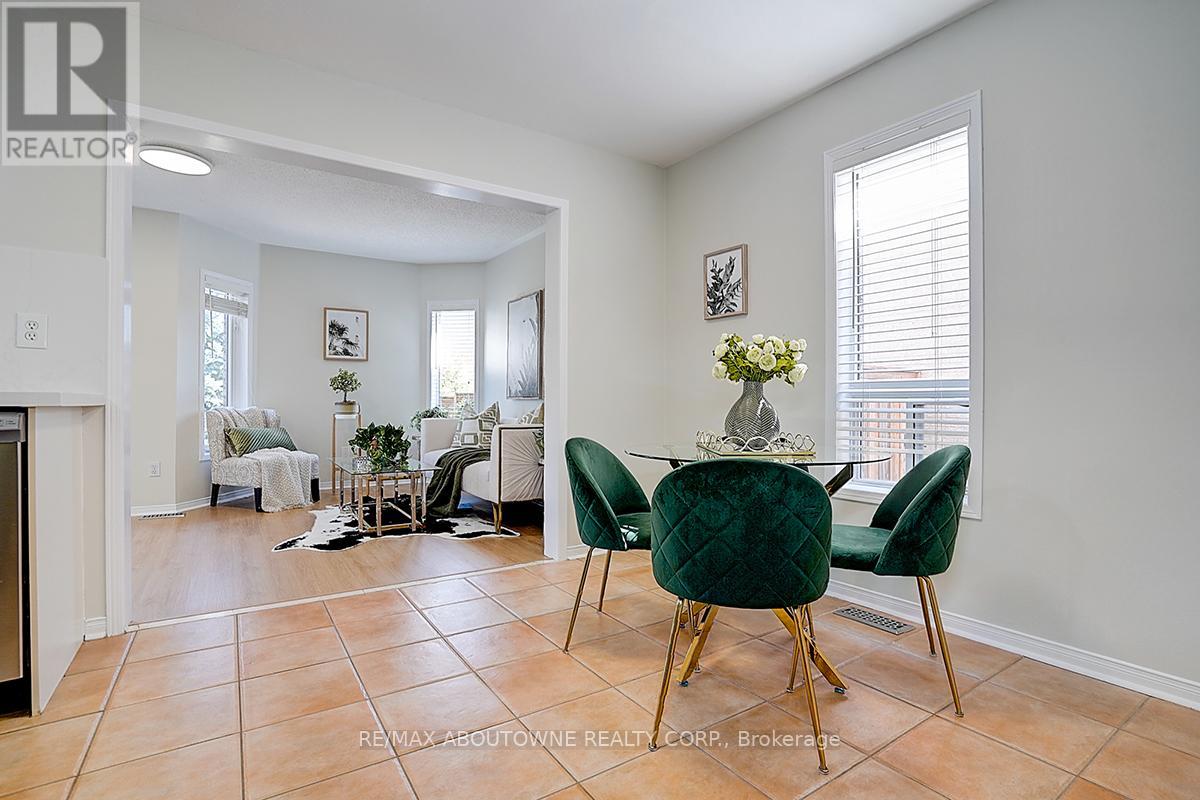 Photo 12 of 5575 Margarita Crescent, Mississauga ON