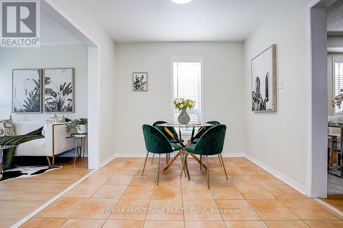 Photo 13 of 5575 Margarita Crescent, Mississauga ON