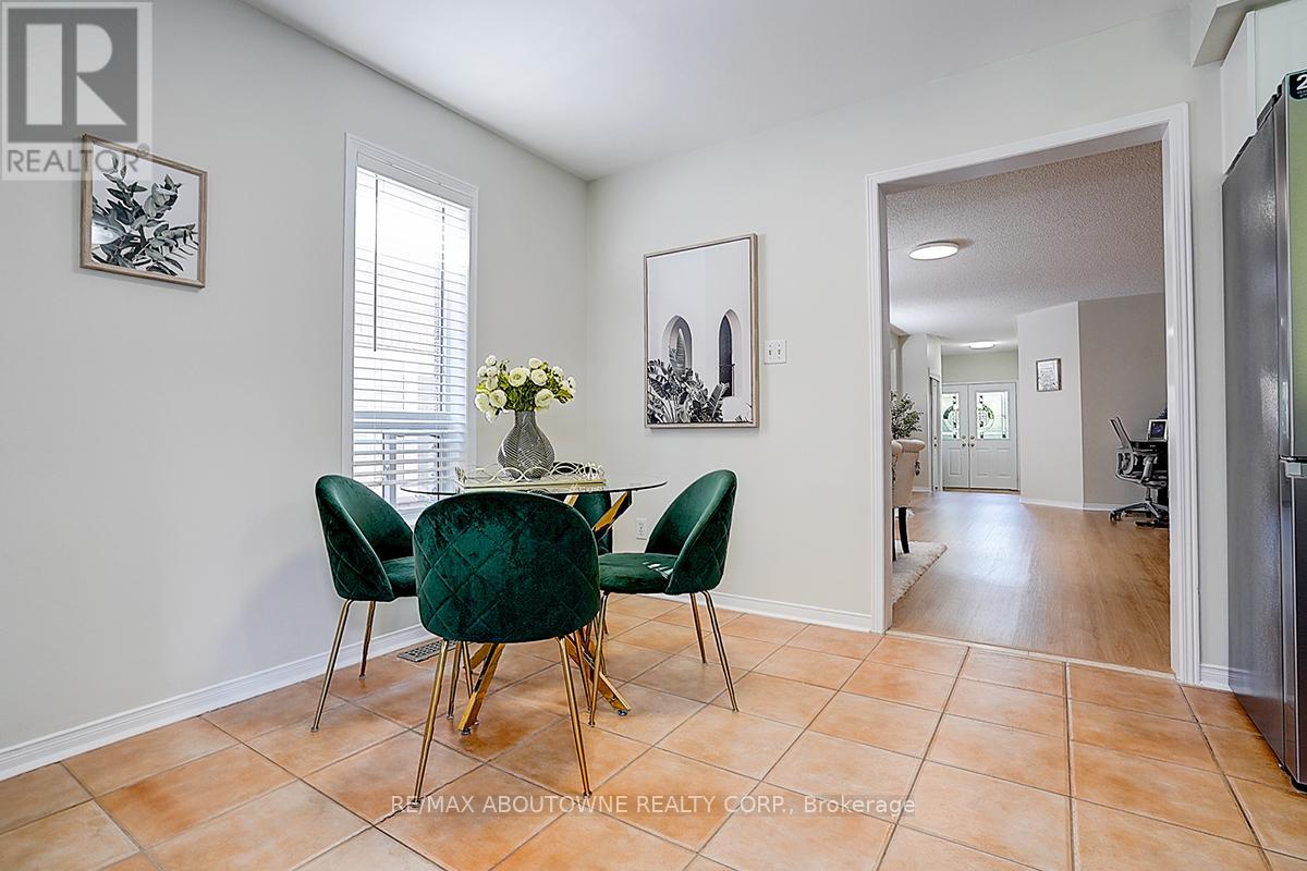 Photo 14 of 5575 Margarita Crescent, Mississauga ON