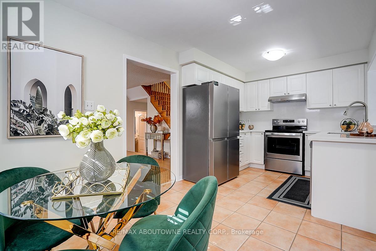 Photo 15 of 5575 Margarita Crescent, Mississauga ON