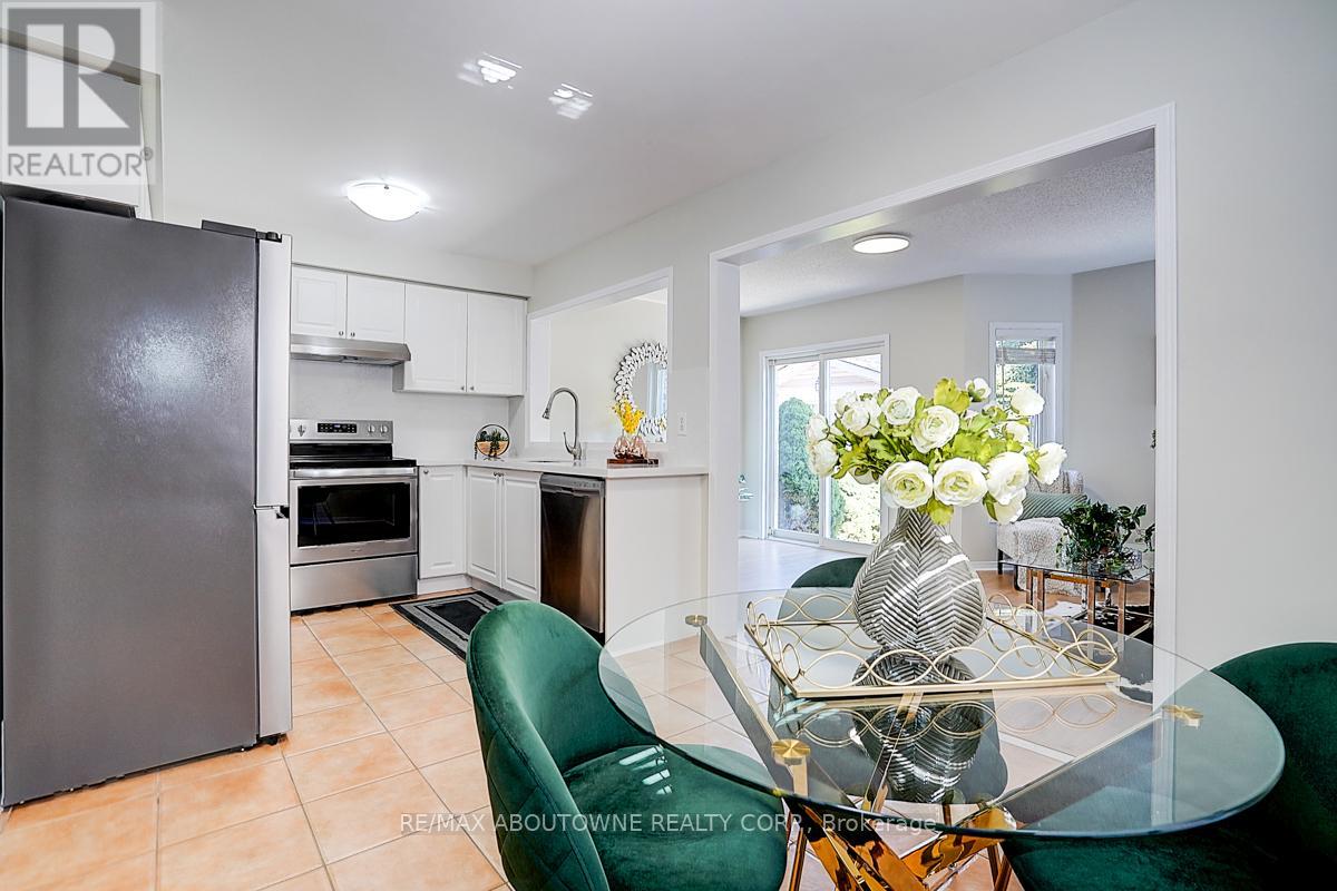 Photo 16 of 5575 Margarita Crescent, Mississauga ON