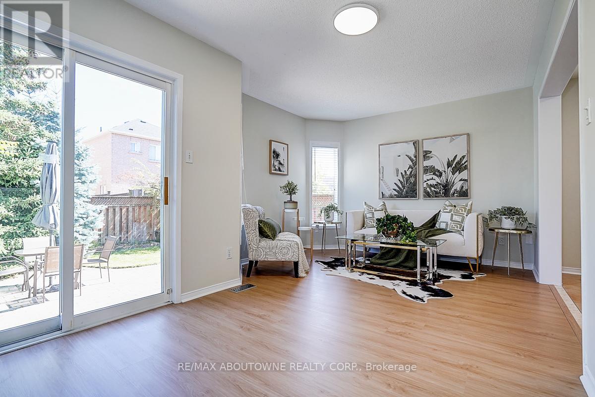 Photo 23 of 5575 Margarita Crescent, Mississauga ON
