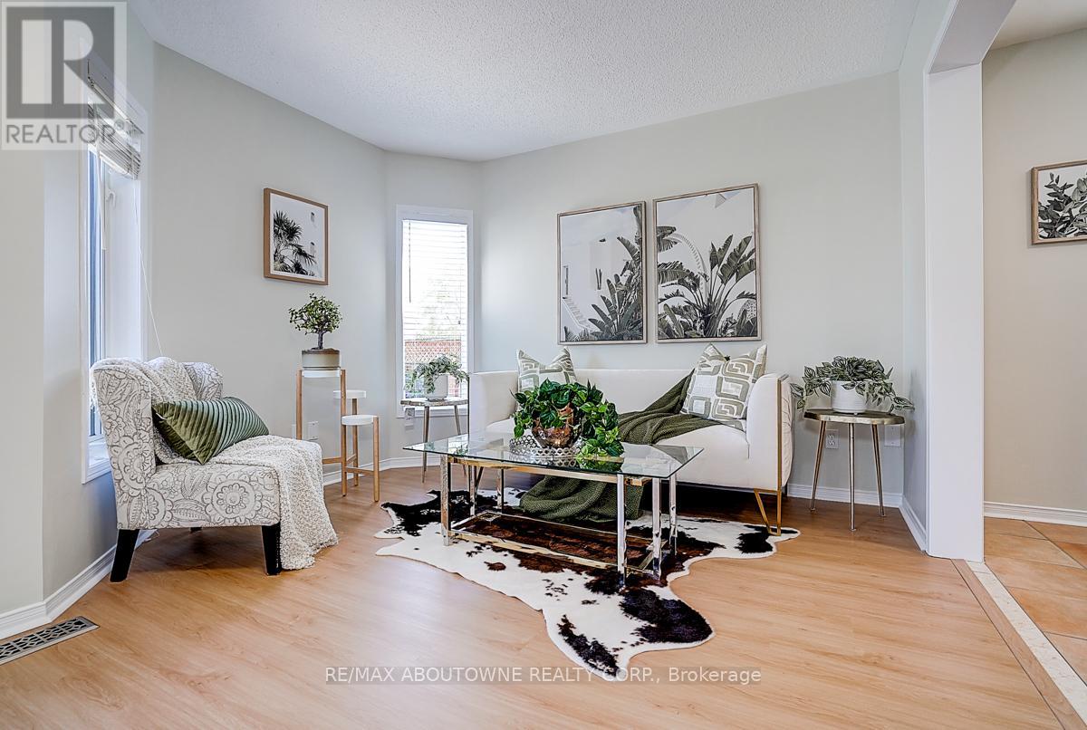 Photo 25 of 5575 Margarita Crescent, Mississauga ON
