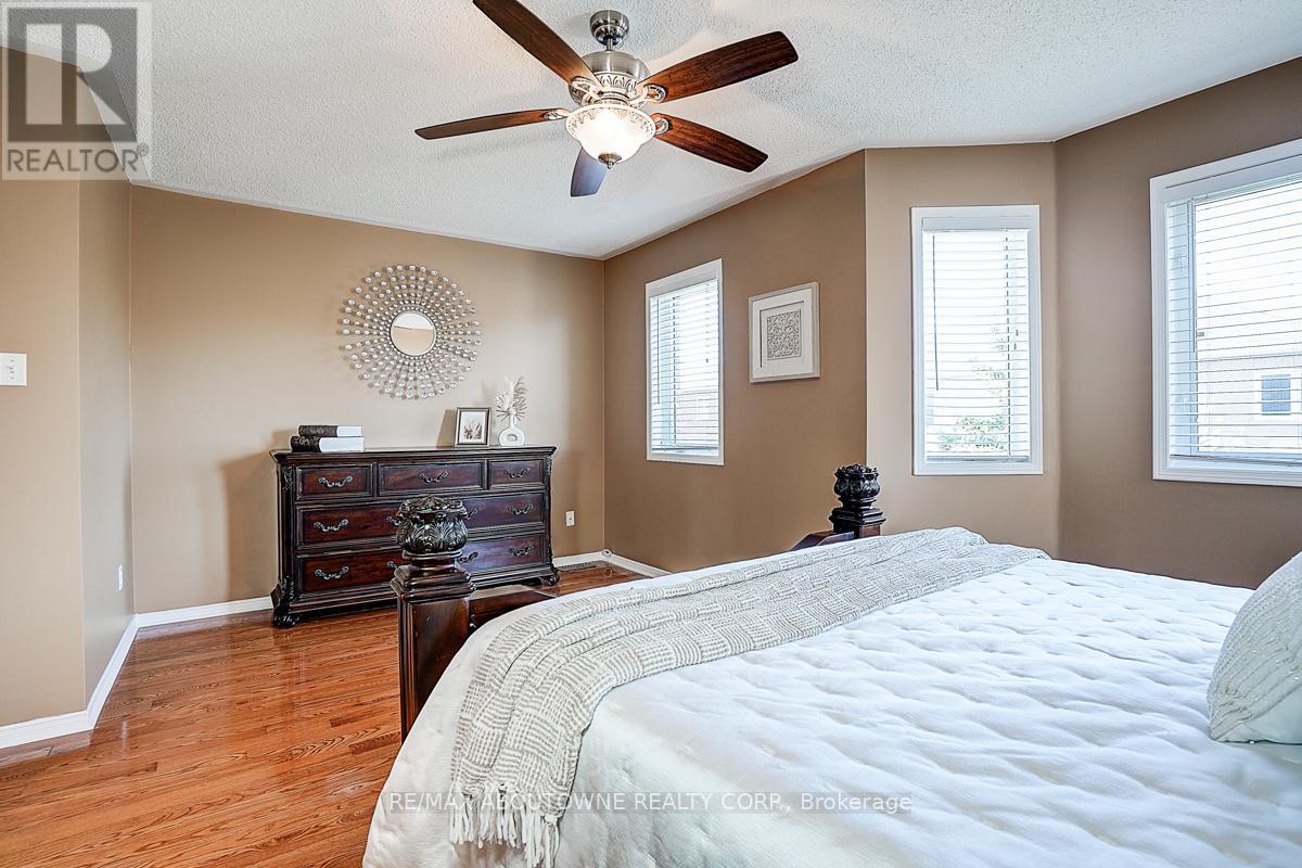 Photo 32 of 5575 Margarita Crescent, Mississauga ON