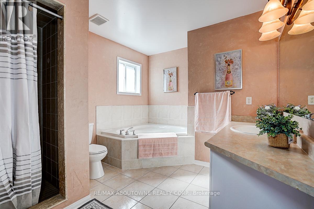 Photo 33 of 5575 Margarita Crescent, Mississauga ON