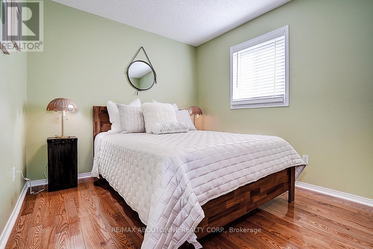 Photo 37 of 5575 Margarita Crescent, Mississauga ON