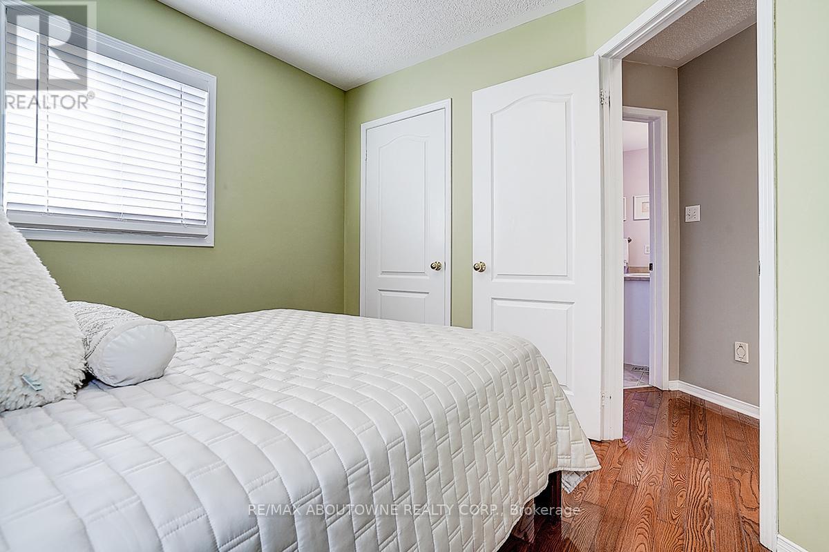 Photo 38 of 5575 Margarita Crescent, Mississauga ON