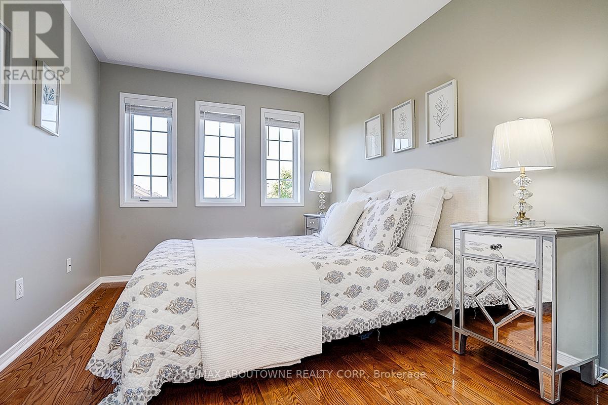 Photo 39 of 5575 Margarita Crescent, Mississauga ON