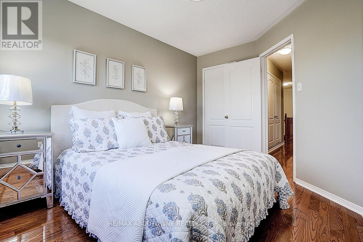 Photo 40 of 5575 Margarita Crescent, Mississauga ON