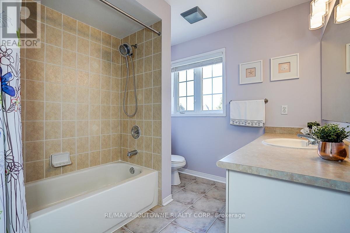 Photo 41 of 5575 Margarita Crescent, Mississauga ON