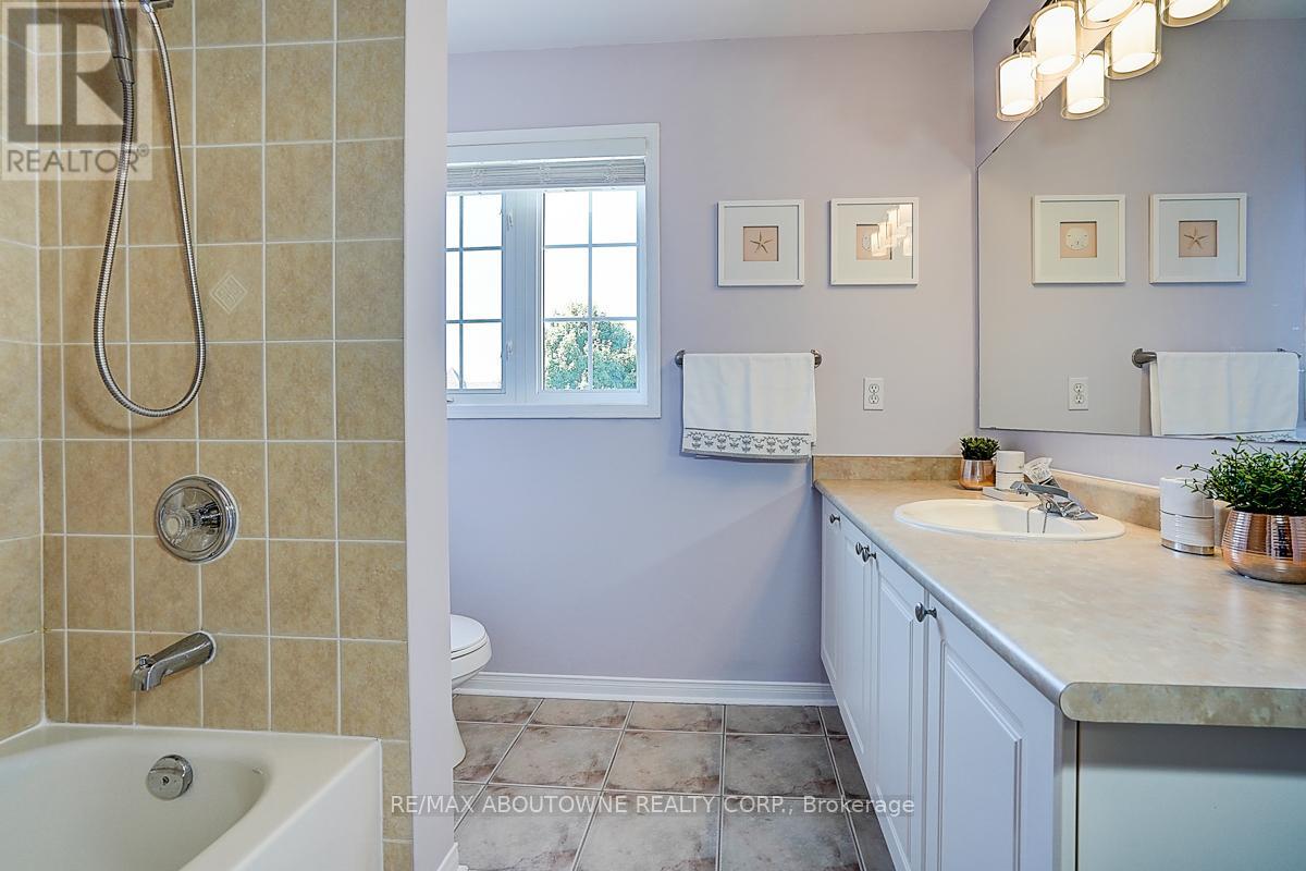 Photo 42 of 5575 Margarita Crescent, Mississauga ON