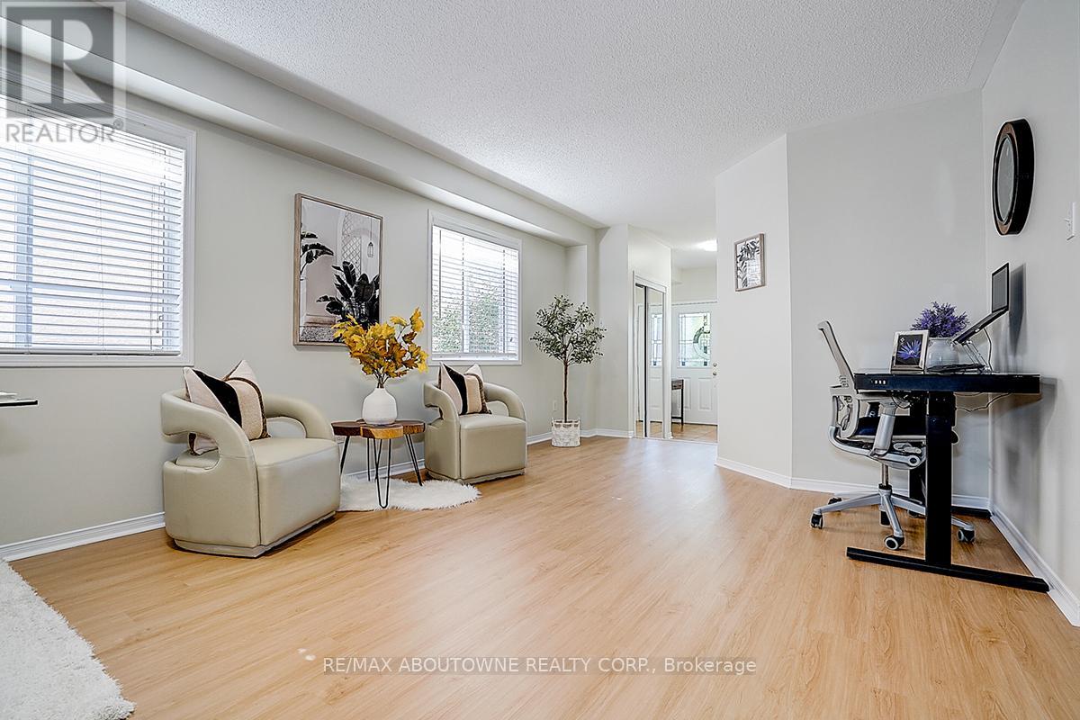 Photo 6 of 5575 Margarita Crescent, Mississauga ON