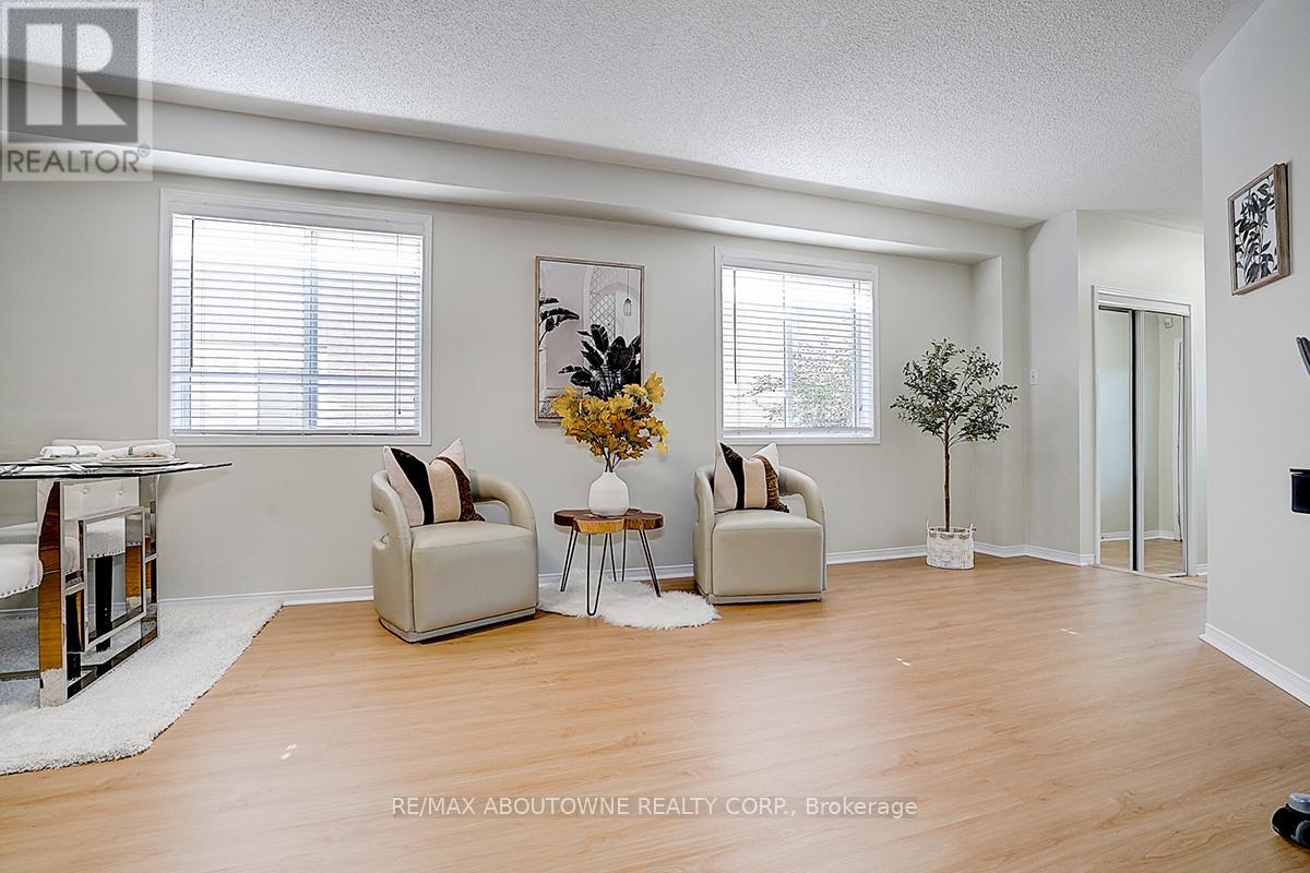 Photo 7 of 5575 Margarita Crescent, Mississauga ON