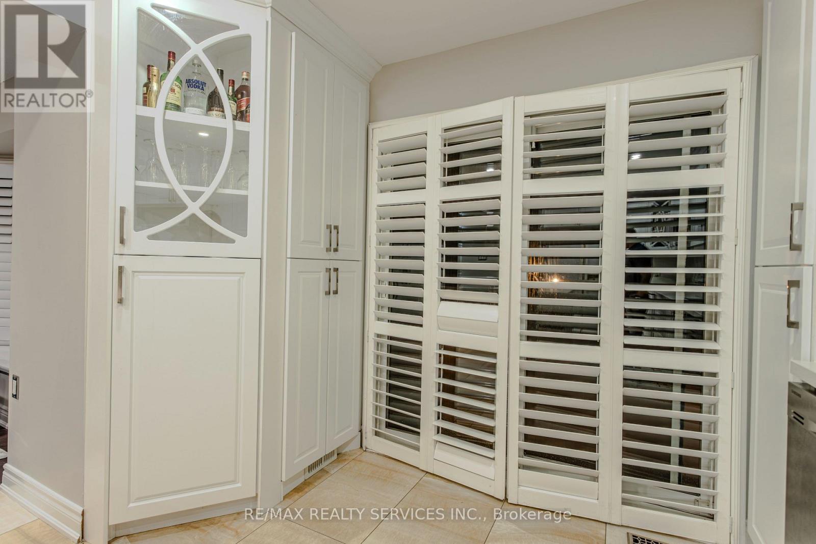 Photo 15 of 32 Heddon Court, Brampton ON