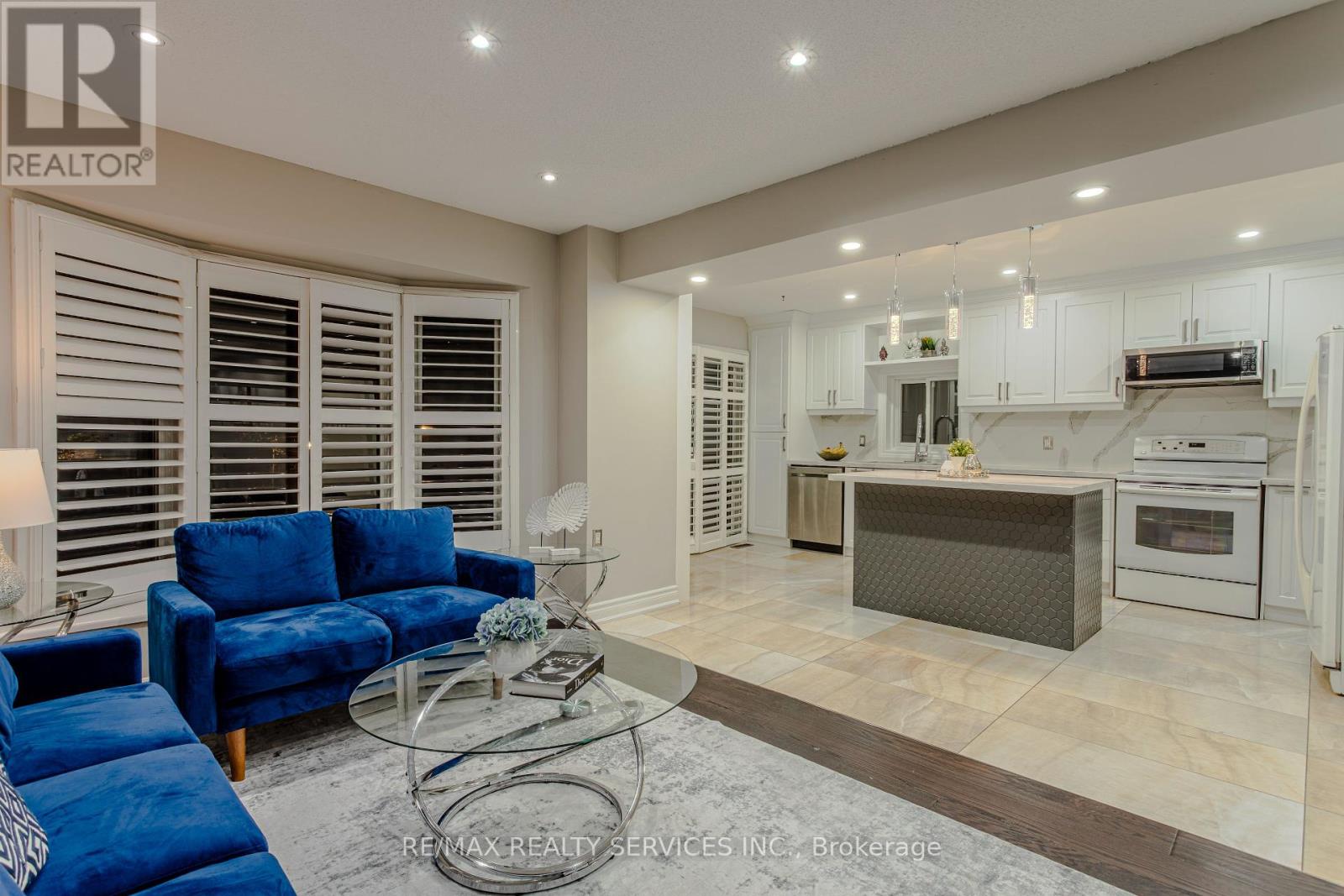 Photo 16 of 32 Heddon Court, Brampton ON