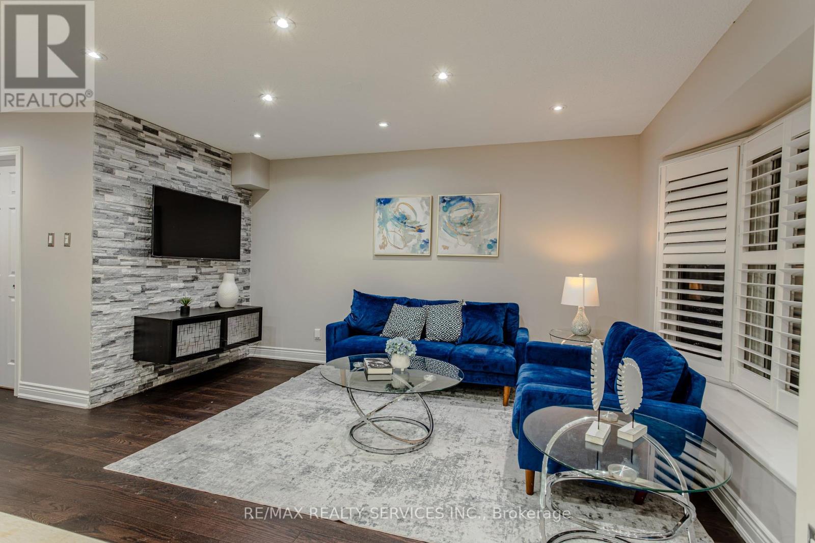 Photo 18 of 32 Heddon Court, Brampton ON