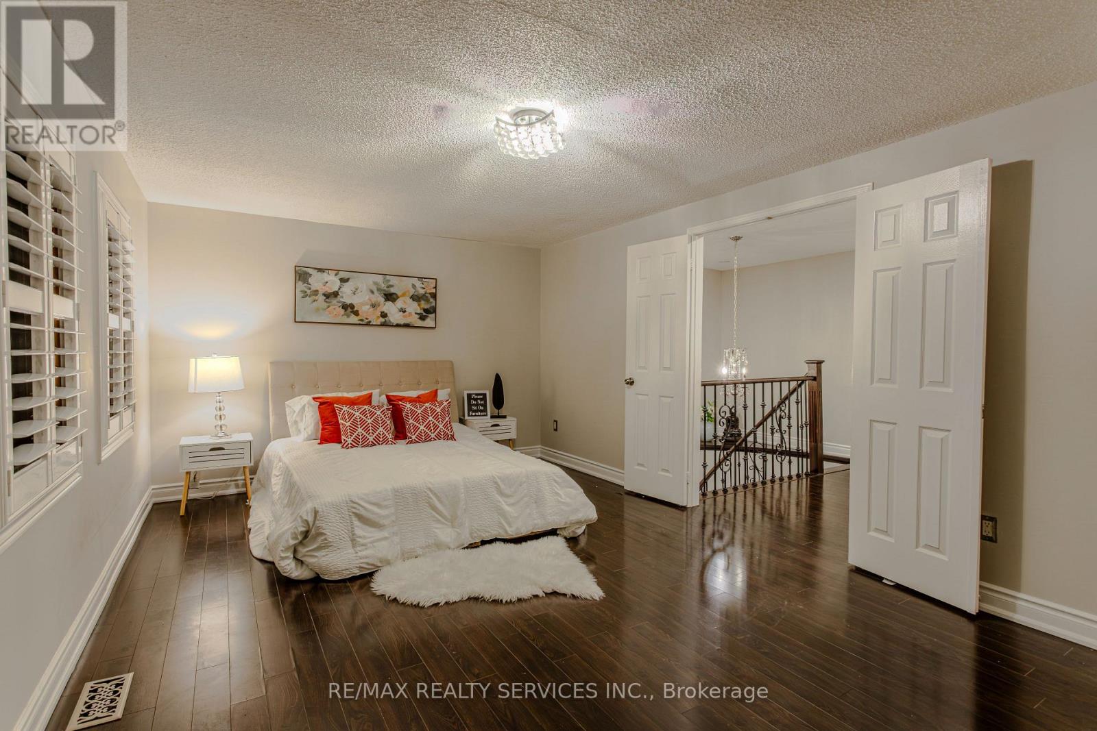 Photo 25 of 32 Heddon Court, Brampton ON