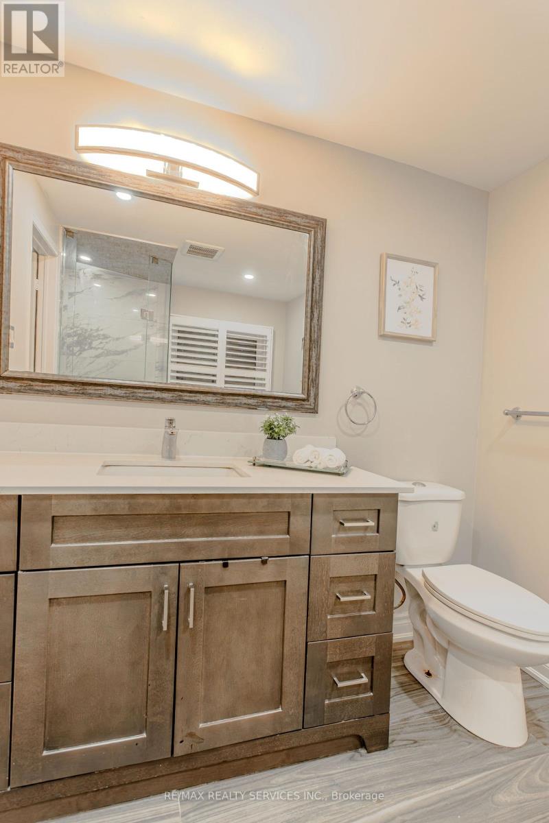 Photo 28 of 32 Heddon Court, Brampton ON