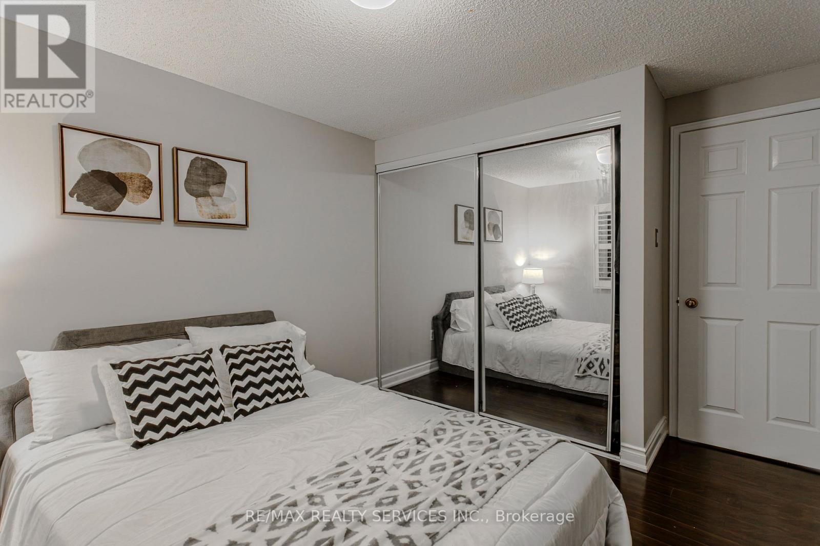 Photo 32 of 32 Heddon Court, Brampton ON