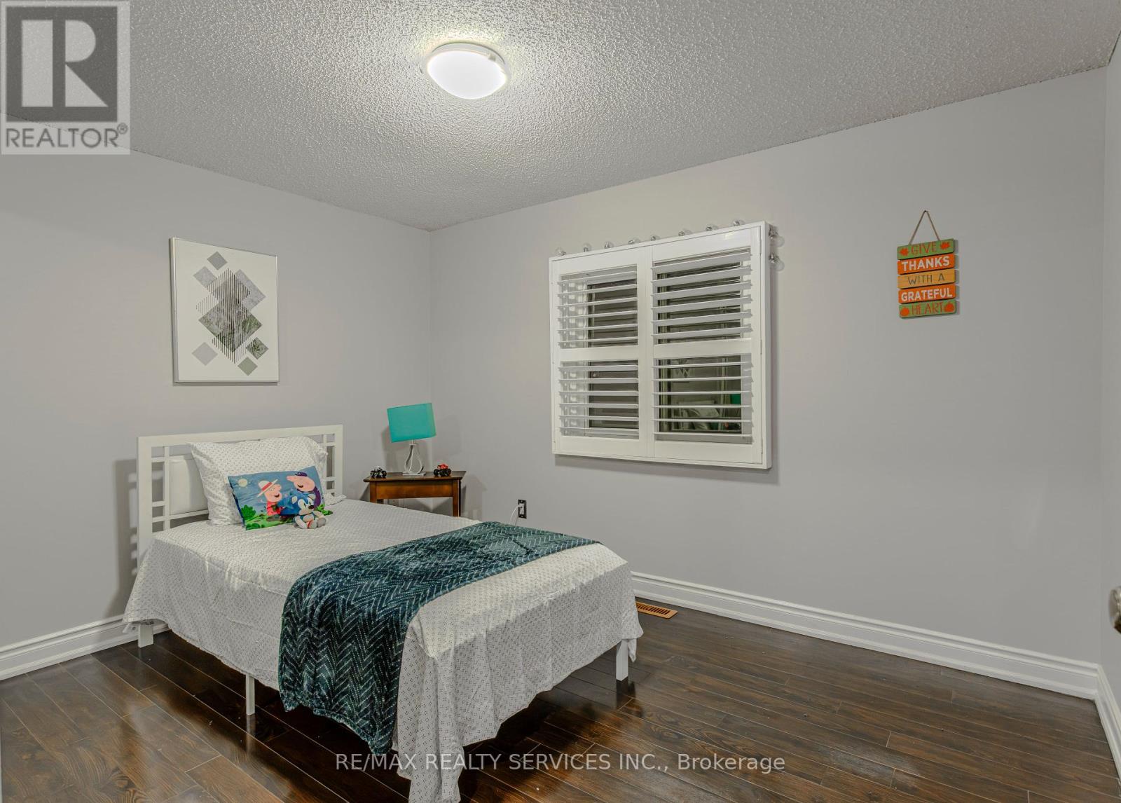 Photo 33 of 32 Heddon Court, Brampton ON