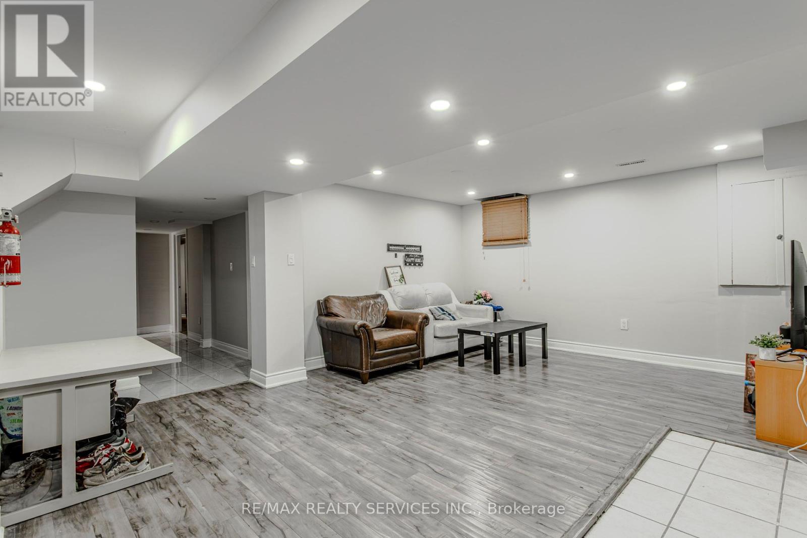 Photo 38 of 32 Heddon Court, Brampton ON