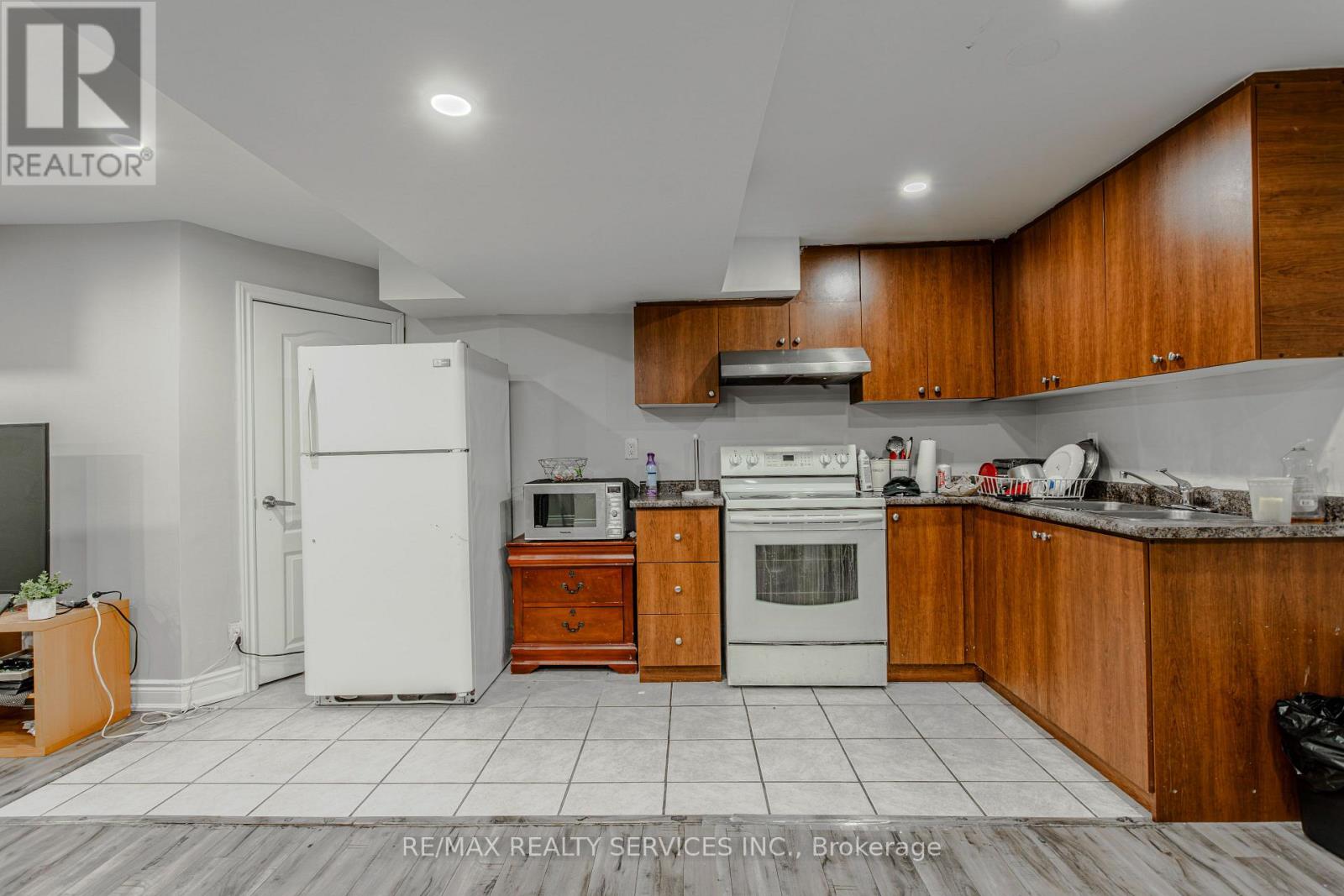 Photo 40 of 32 Heddon Court, Brampton ON