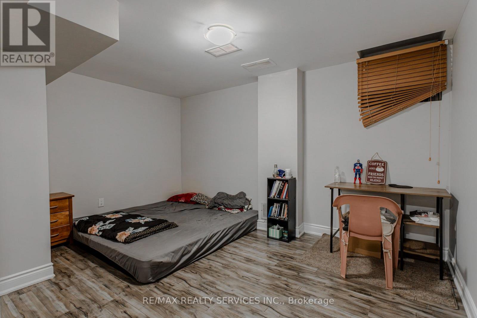 Photo 43 of 32 Heddon Court, Brampton ON
