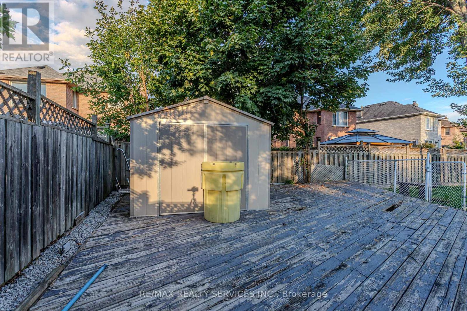 Photo 50 of 32 Heddon Court, Brampton ON